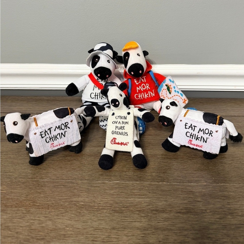 Chick-fil-A Eat Mor‎ Chikin Cow Plush Lot of 5